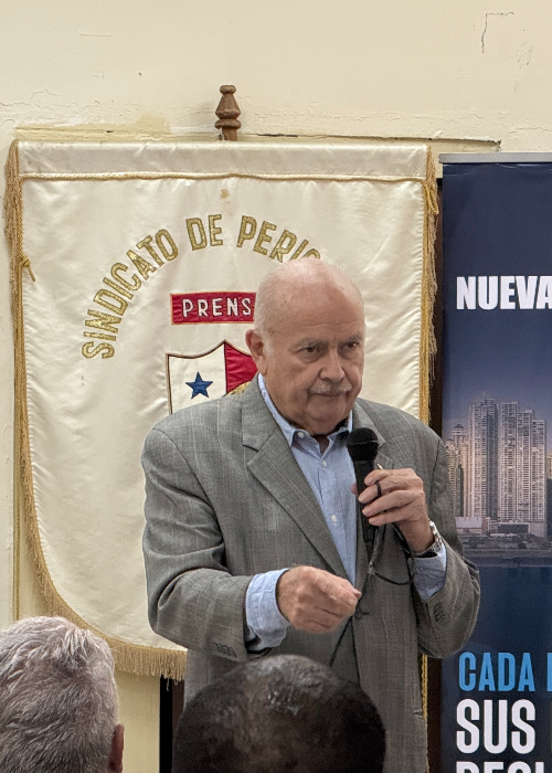 Conversatorio con periodistas