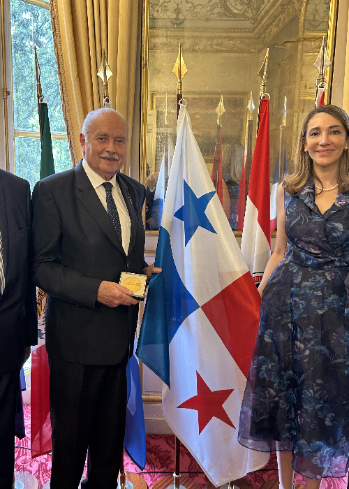 Distinción a Coordinador Ejecutivo de SEPRESAC